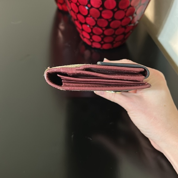 Gucci Heart Clasp GG Monogram Tan and Pink Continental Wallet - Picture 5 of 17